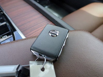 2023 Volvo XC60 Plus Bright Theme