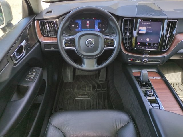2023 Volvo XC60 Plus Bright Theme