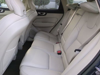 2023 Volvo XC60 Ultimate Bright Theme