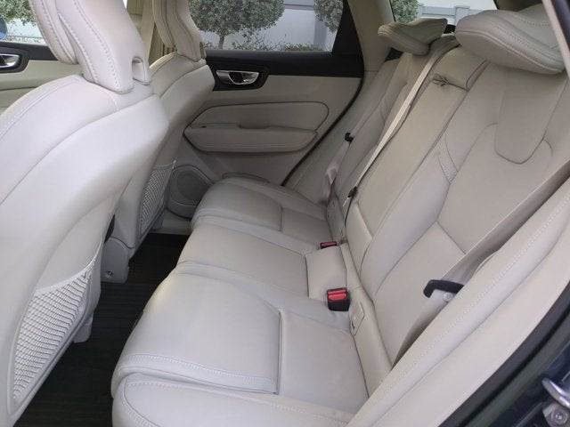 2023 Volvo XC60 Ultimate Bright Theme