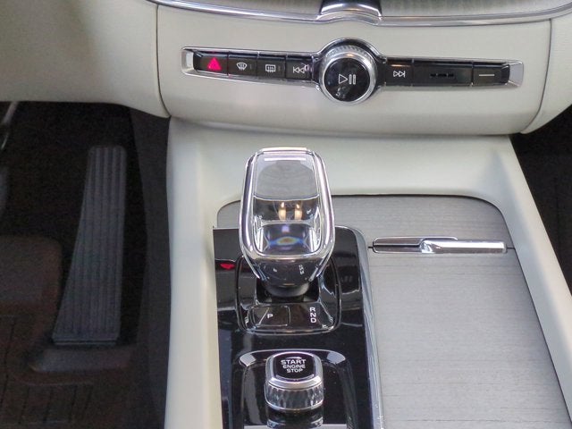 2023 Volvo XC60 Ultimate Bright Theme