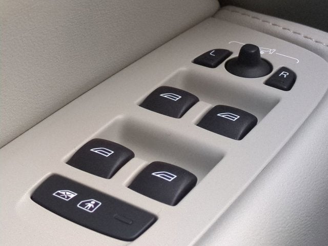 2023 Volvo XC60 Ultimate Bright Theme