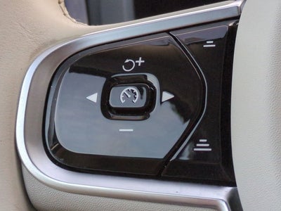 2023 Volvo XC60 Ultimate Bright Theme