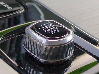 2023 Volvo XC60 Ultimate Bright Theme