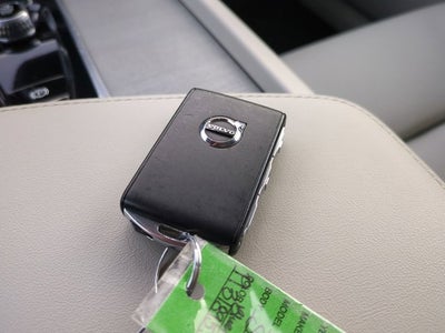 2023 Volvo XC60 Ultimate Bright Theme