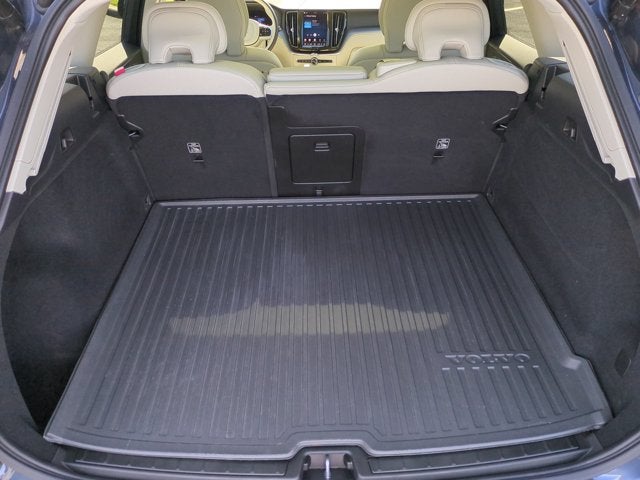 2024 Volvo XC60 Core Dark Theme