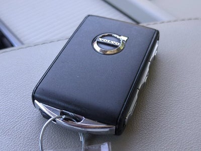2024 Volvo XC60 Core Dark Theme
