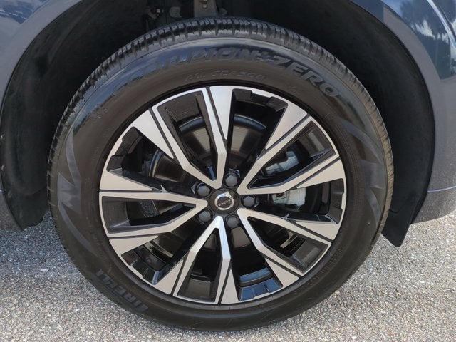 2024 Volvo XC60 Core Dark Theme