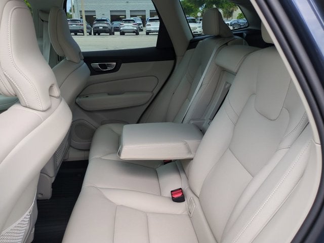 2024 Volvo XC60 Core Dark Theme