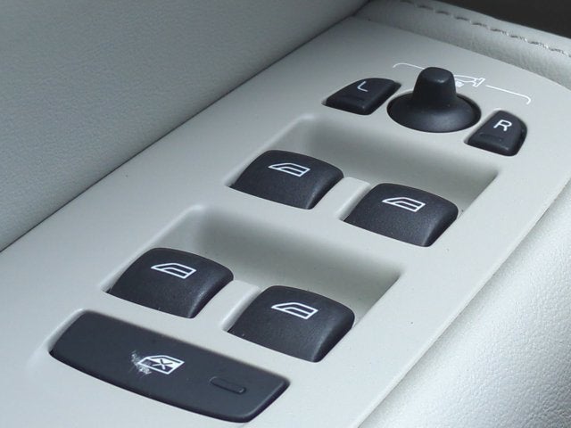 2024 Volvo XC60 Core Dark Theme