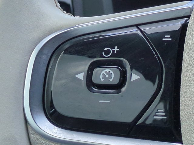 2024 Volvo XC60 Core Dark Theme