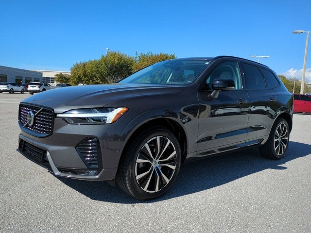 2023 Volvo XC60 Plus Dark Theme