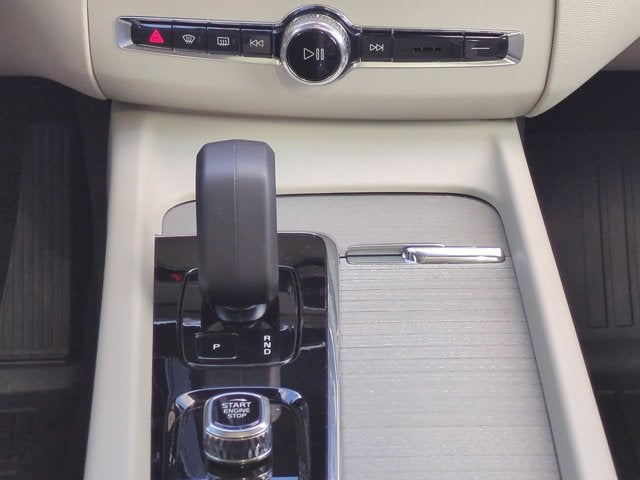 2024 Volvo XC60 Plus Dark Theme