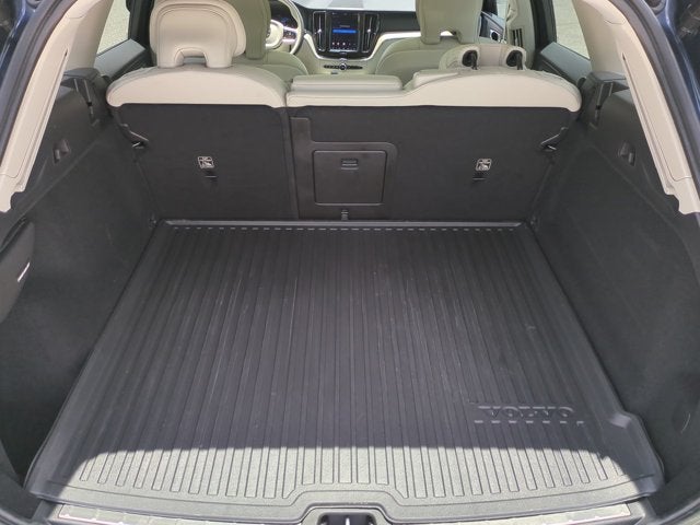 2023 Volvo XC60 Plus Dark Theme