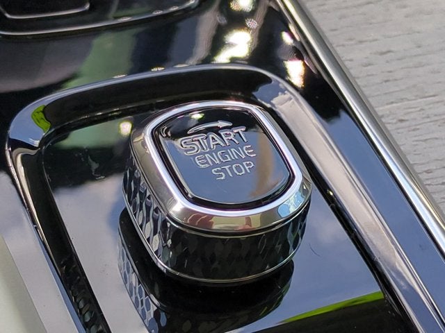 2023 Volvo XC60 Plus Dark Theme