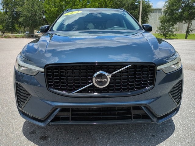 2023 Volvo XC60 Plus Dark Theme