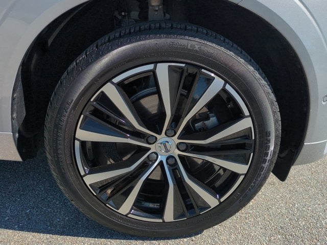 2024 Volvo XC60 Plus Dark Theme