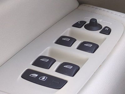 2024 Volvo XC60 Plus Dark Theme