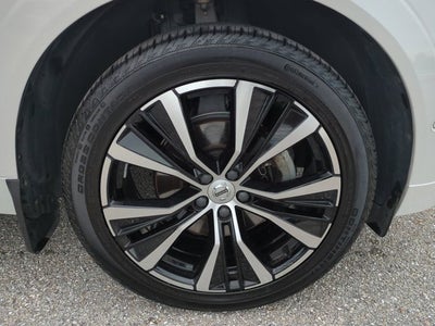 2023 Volvo XC60 Plus Dark Theme