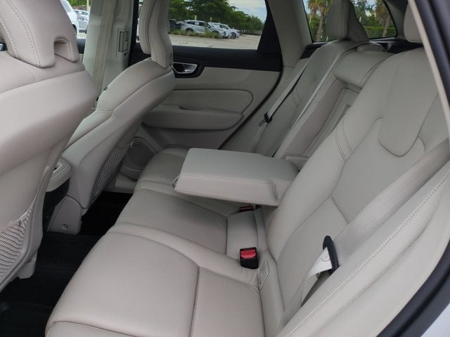 2023 Volvo XC60 Plus Dark Theme