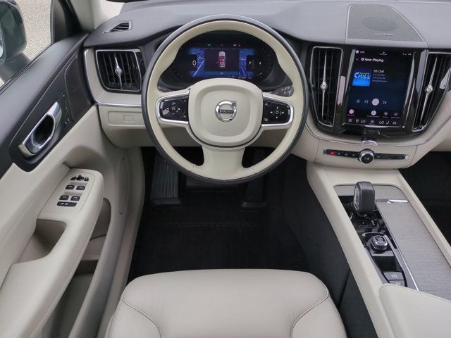 2023 Volvo XC60 Plus Dark Theme