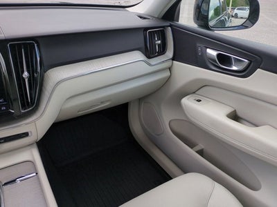 2023 Volvo XC60 Plus Dark Theme