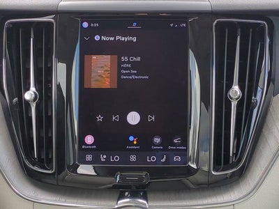 2023 Volvo XC60 Plus Dark Theme