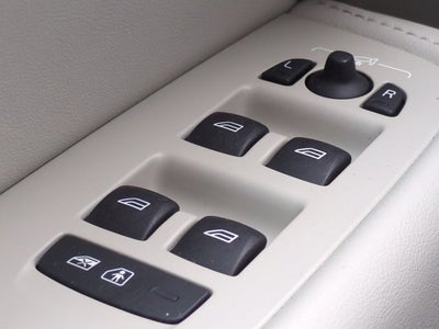 2023 Volvo XC60 Plus Dark Theme