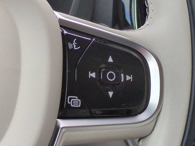 2023 Volvo XC60 Plus Dark Theme