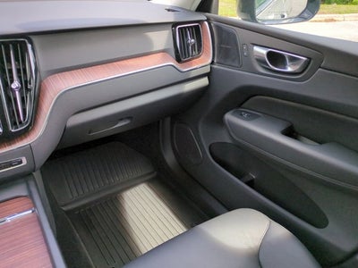 2023 Volvo XC60 Plus Dark Theme
