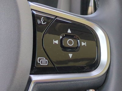 2023 Volvo XC60 Plus Dark Theme