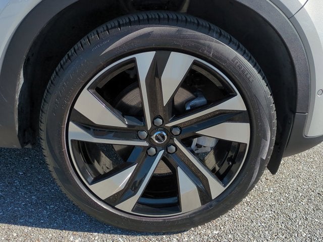 2023 Volvo XC40 Ultimate Bright Theme