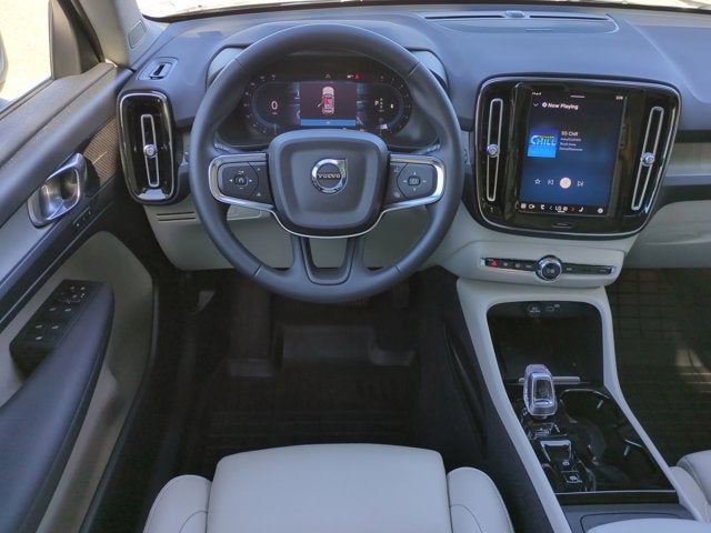 2023 Volvo XC40 Ultimate Bright Theme