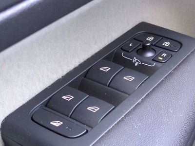 2023 Volvo XC40 Ultimate Bright Theme