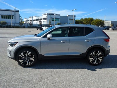 2023 Volvo XC40 Ultimate Bright Theme