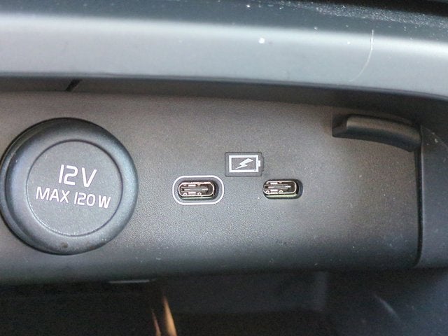 2023 Volvo XC40 Plus Bright Theme