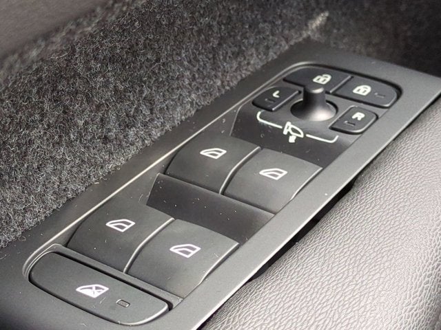 2023 Volvo XC40 Plus Bright Theme