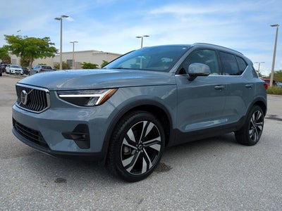 2023 Volvo XC40 Plus Bright Theme