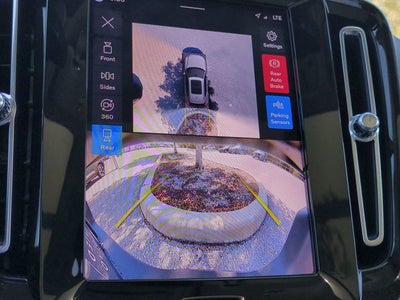 2024 Volvo XC40 Plus Bright Theme