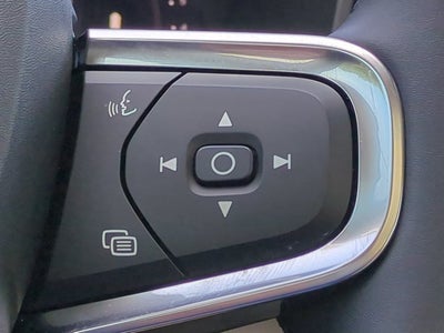 2023 Volvo XC40 Ultimate Bright Theme