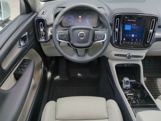 2023 Volvo XC40 Ultimate Bright Theme