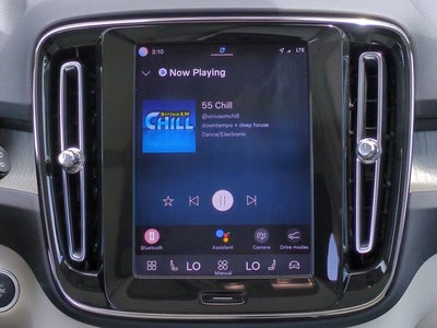 2023 Volvo XC40 Ultimate Bright Theme