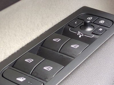 2023 Volvo XC40 Ultimate Bright Theme