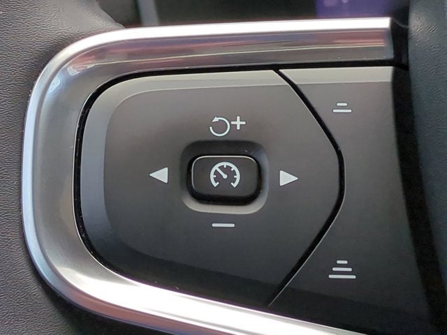 2023 Volvo XC40 Ultimate Bright Theme