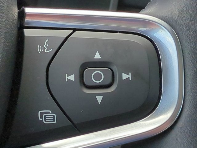 2023 Volvo XC40 Ultimate Bright Theme