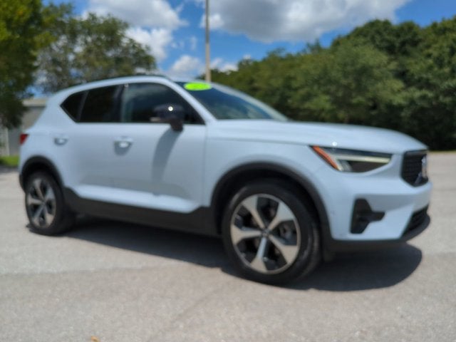 2024 Volvo XC40 Plus Dark Theme