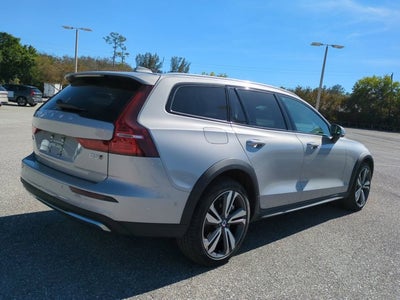 2025 Volvo V60 Cross Country Plus