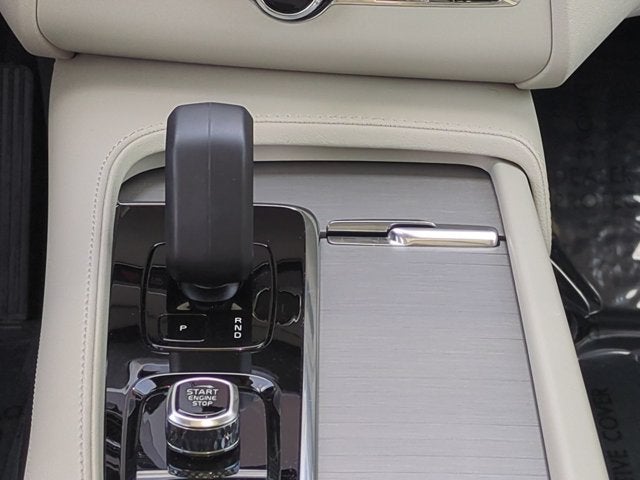 2025 Volvo XC90 Core