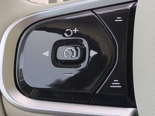 2025 Volvo XC90 Core