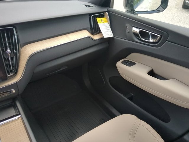 2026 Volvo XC60 Plus